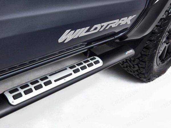 ranger-double-cab-black-side-bar-with-alloy-tread-plates