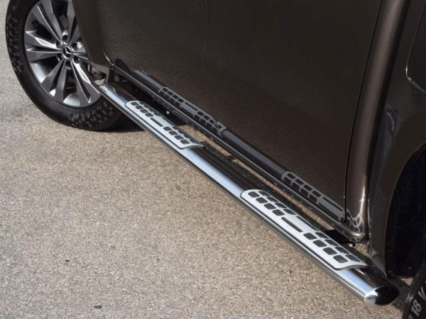x-class-2018-side-steps-alloy-treads